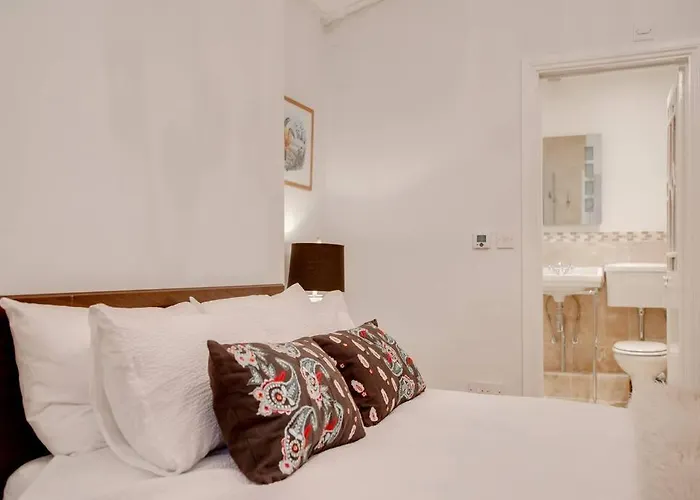 Princes Villa - Large Fully Self Contained Flat, 5 Minutes From The Sea