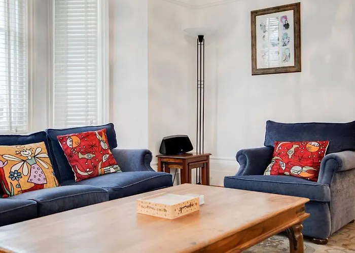 Princes Villa - Large Fully Self Contained Flat, 5 Minutes From The Sea