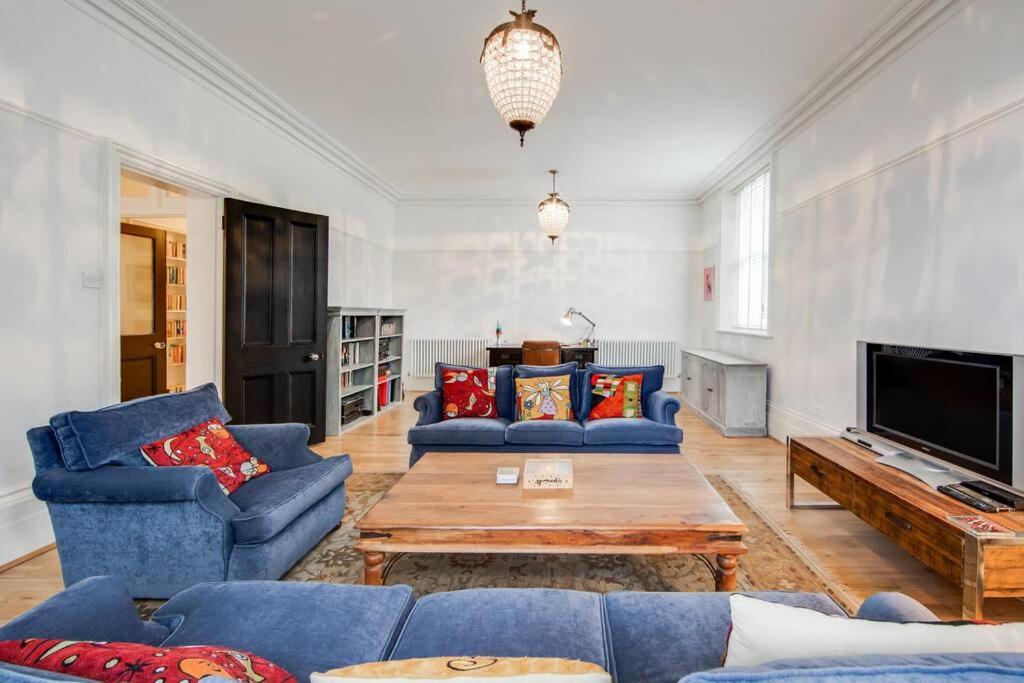 Princes - Large Fully Self Contained Flat, 5 Minutes From The Sea Apartment