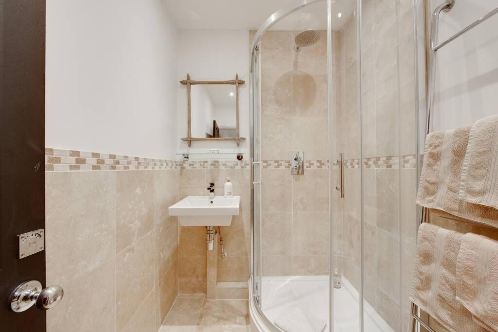 Princes - Large Fully Self Contained Flat, 5 Minutes From The Sea Apartment Hastings