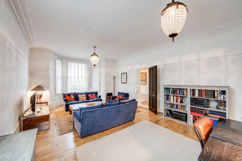 Princes - Large Fully Self Contained Flat, 5 Minutes From The Sea *