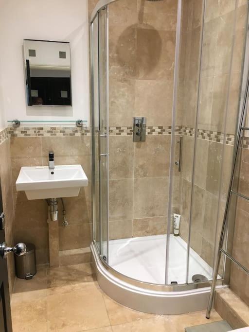 Princes - Large Fully Self Contained Flat, 5 Minutes From The Sea